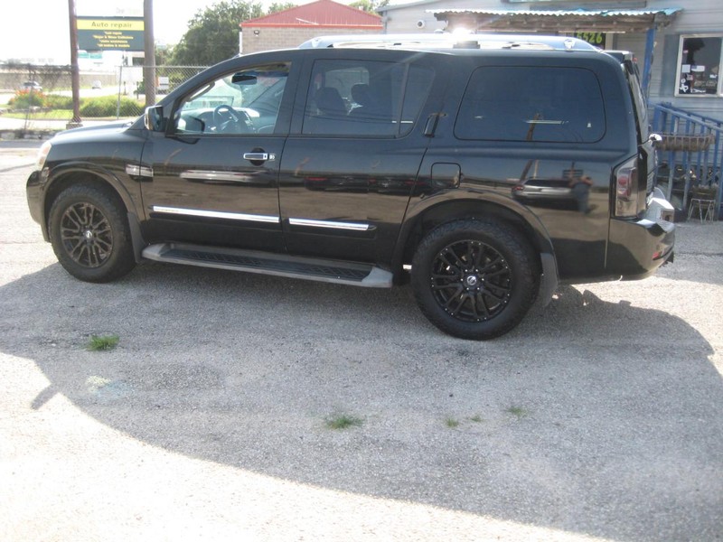 Nissan Armada Vehicle Full-screen Gallery Image 02