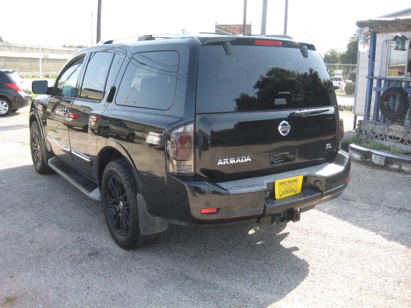 Nissan Armada Vehicle Full-screen Gallery Image 03