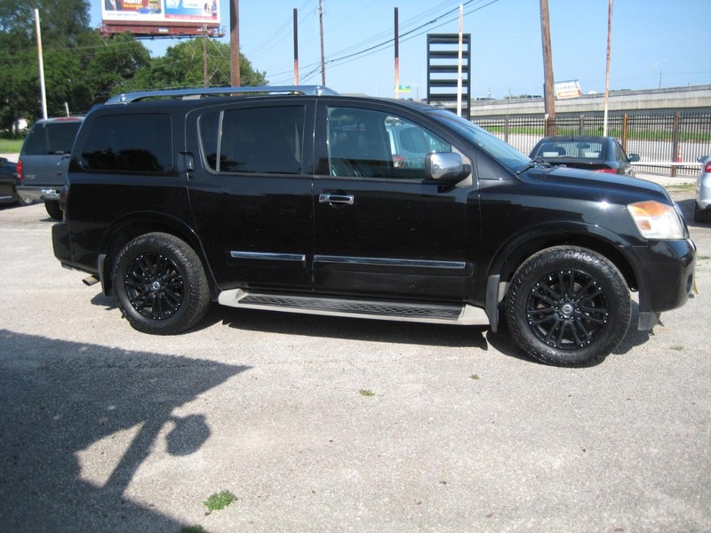 Nissan Armada Vehicle Full-screen Gallery Image 05