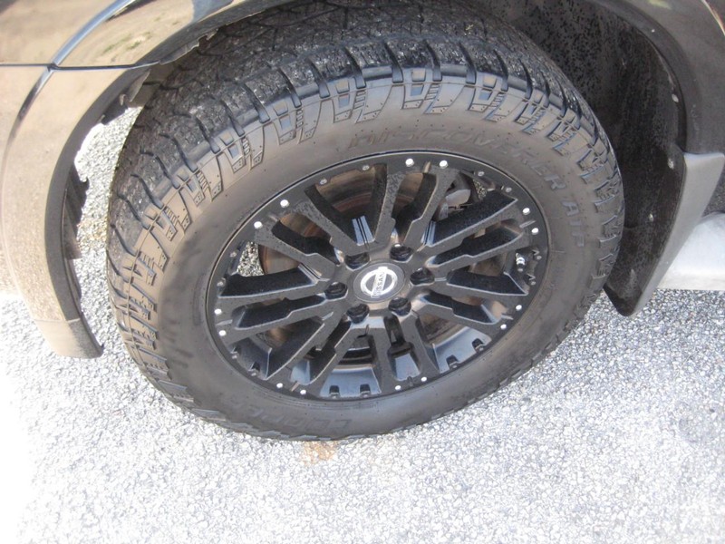 Nissan Armada Vehicle Full-screen Gallery Image 08