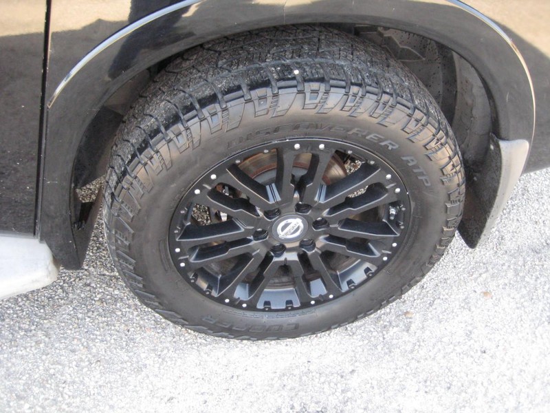 Nissan Armada Vehicle Full-screen Gallery Image 09