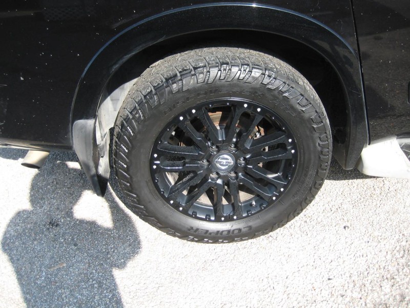Nissan Armada Vehicle Full-screen Gallery Image 10