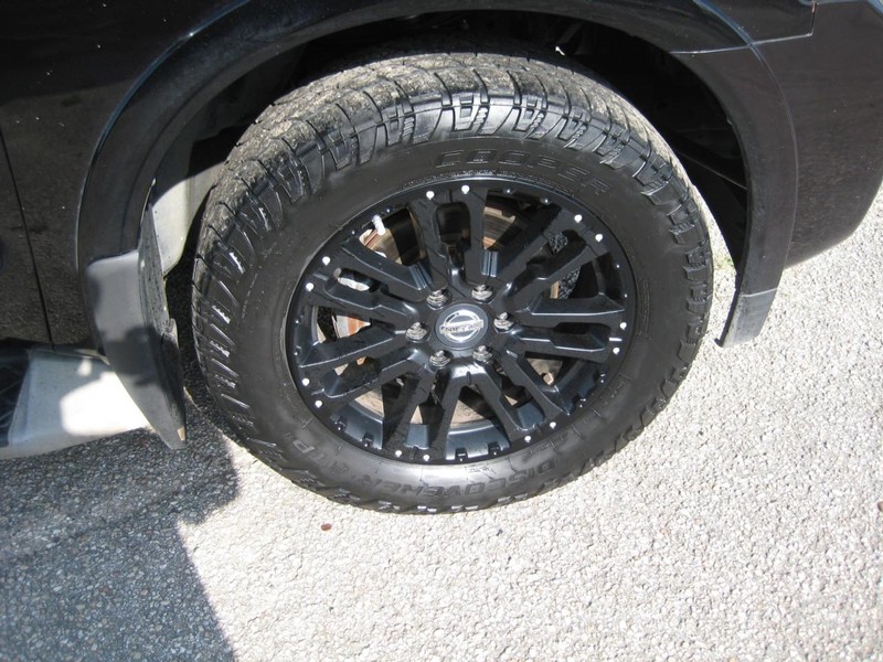 Nissan Armada Vehicle Full-screen Gallery Image 11