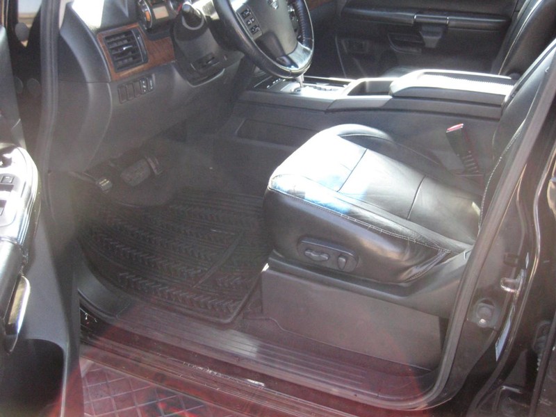 Nissan Armada Vehicle Full-screen Gallery Image 14
