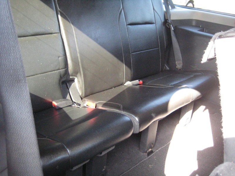Nissan Armada Vehicle Full-screen Gallery Image 19