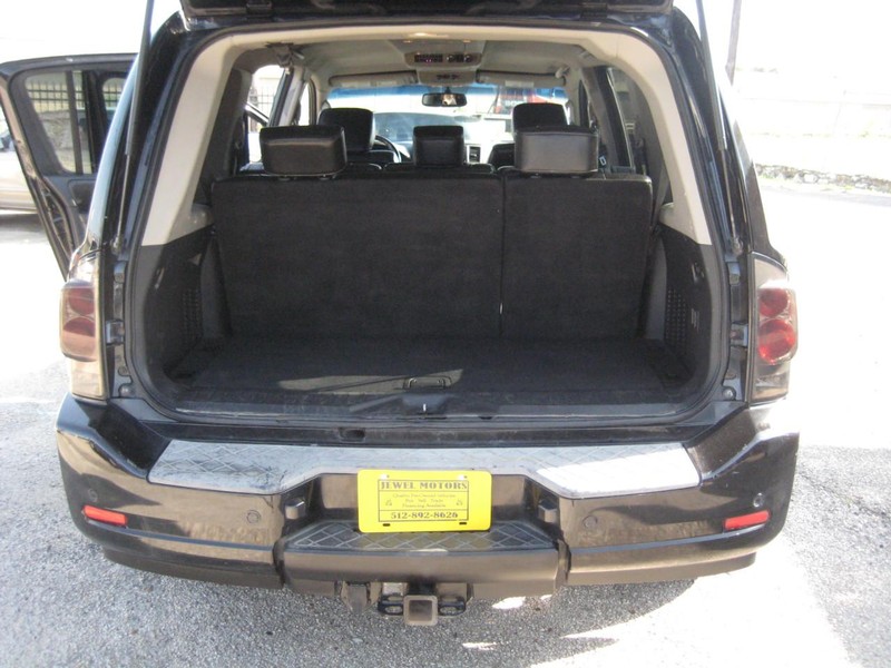Nissan Armada Vehicle Full-screen Gallery Image 20
