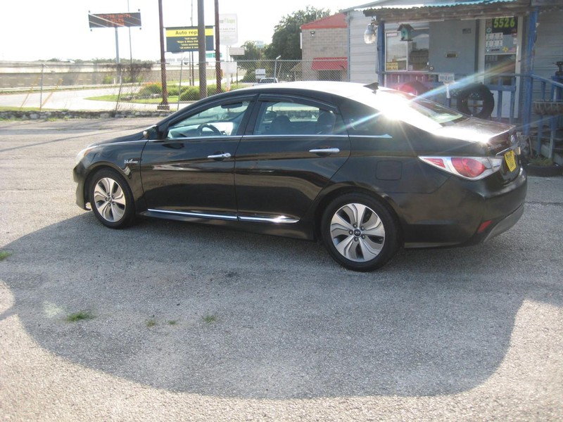 Hyundai Sonata Hybrid Vehicle Image 02