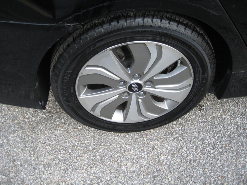 Hyundai Sonata Hybrid Vehicle Image 09