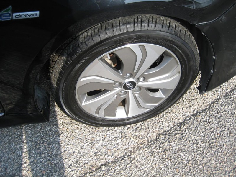 Hyundai Sonata Hybrid Vehicle Image 10