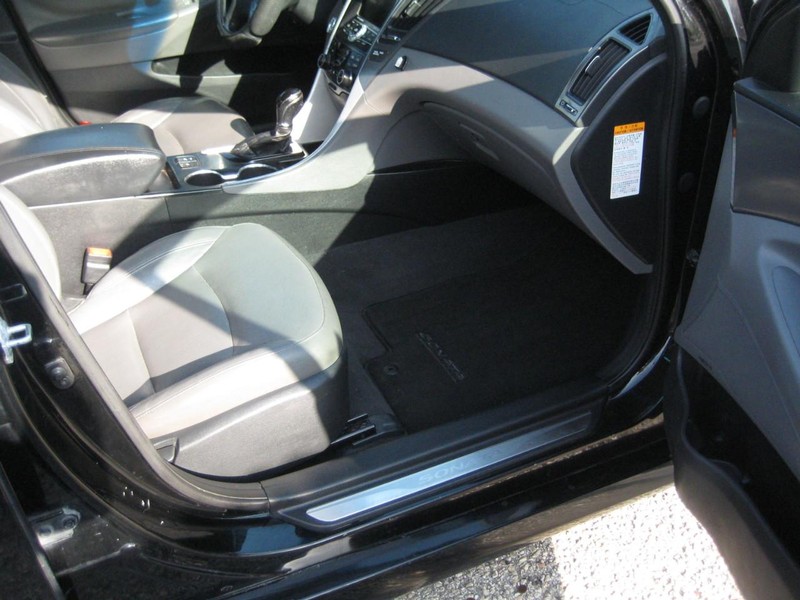 Hyundai Sonata Hybrid Vehicle Image 11