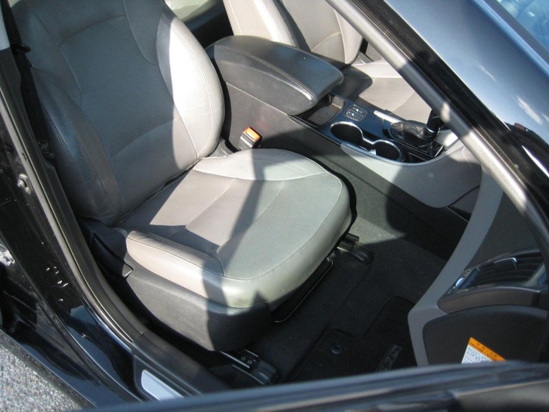 Hyundai Sonata Hybrid Vehicle Image 12