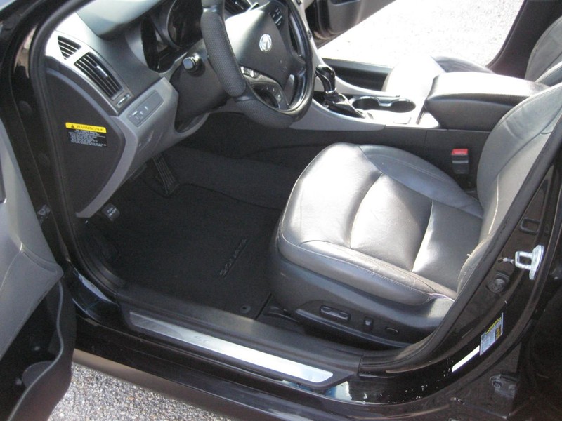 Hyundai Sonata Hybrid Vehicle Image 14