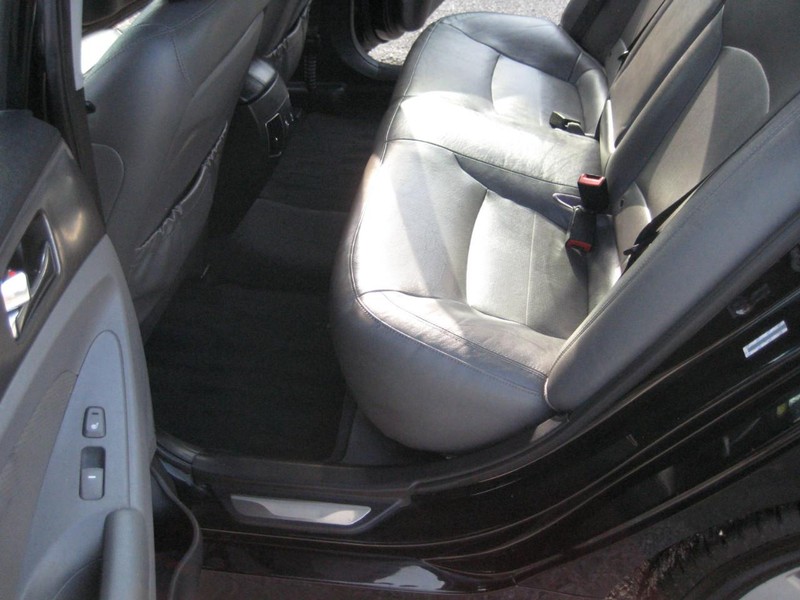 Hyundai Sonata Hybrid Vehicle Image 17