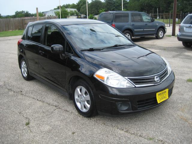 Nissan Versa Vehicle Image 06
