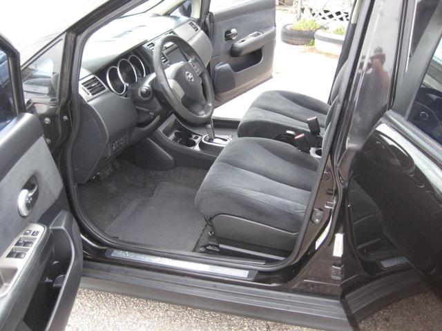 Nissan Versa Vehicle Image 15