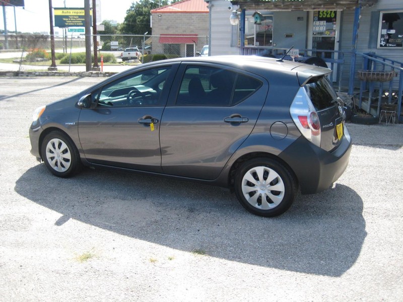 Toyota Prius C Vehicle Image 02