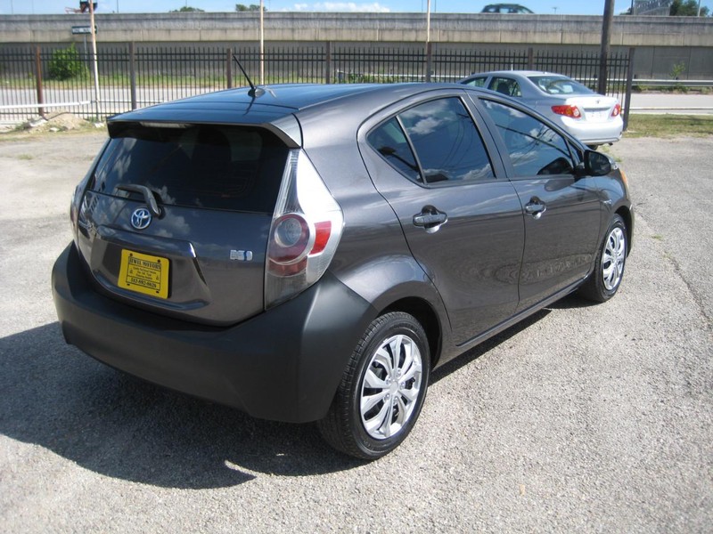 Toyota Prius C Vehicle Image 04