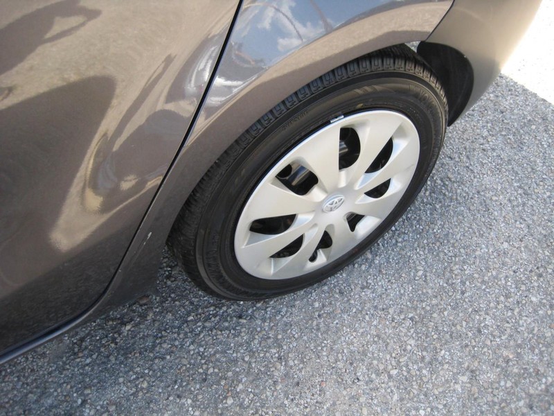 Toyota Prius C Vehicle Image 09