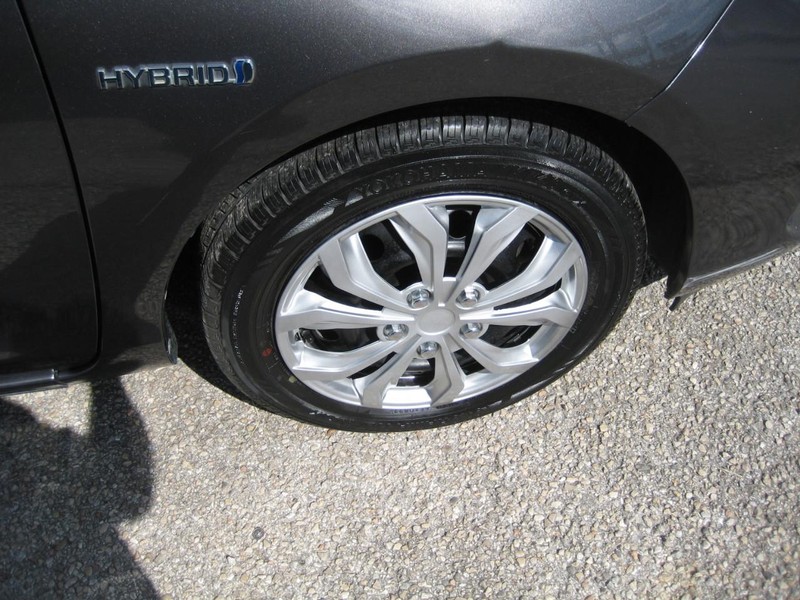 Toyota Prius C Vehicle Image 11