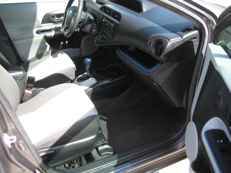 Toyota Prius C Vehicle Image 12