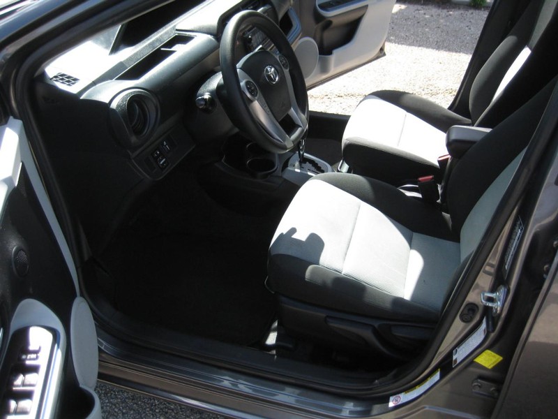 Toyota Prius C Vehicle Image 14