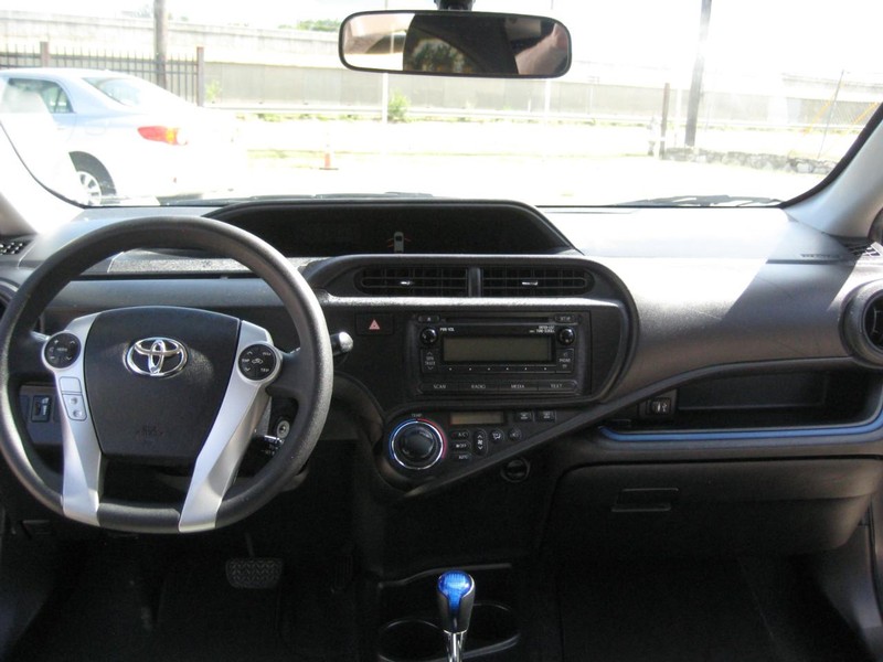 Toyota Prius C Vehicle Image 17