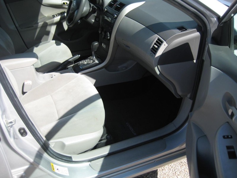 Toyota Corolla Vehicle Image 12