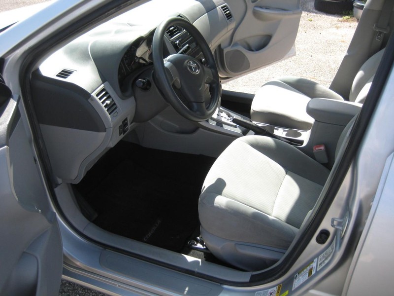 Toyota Corolla Vehicle Image 14