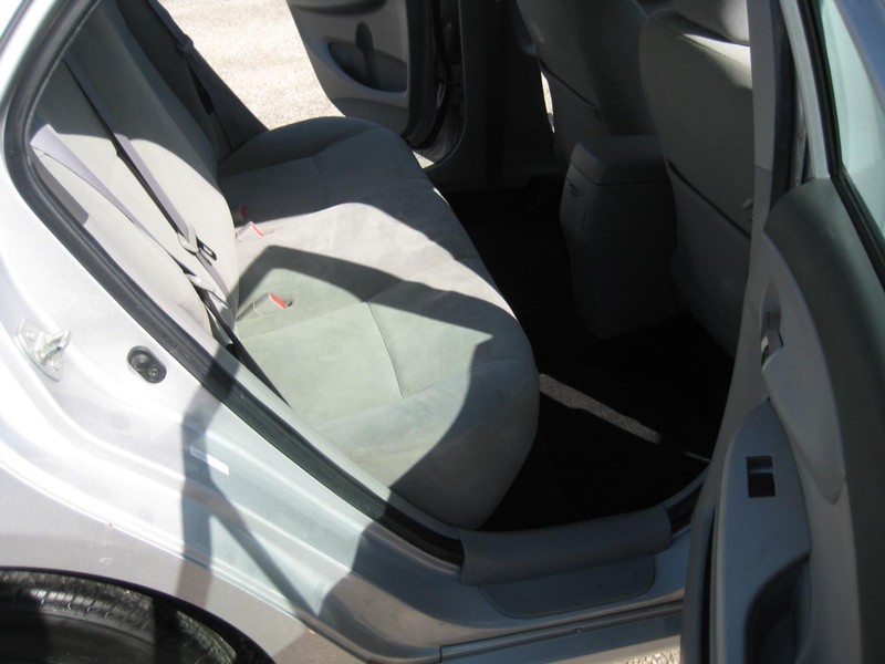 Toyota Corolla Vehicle Image 16