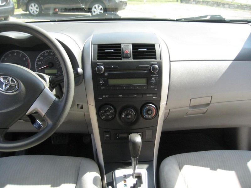 Toyota Corolla Vehicle Image 18