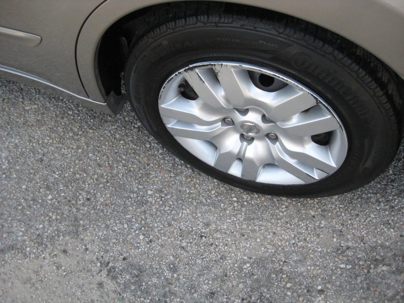 Nissan Altima Vehicle Full-screen Gallery Image 08