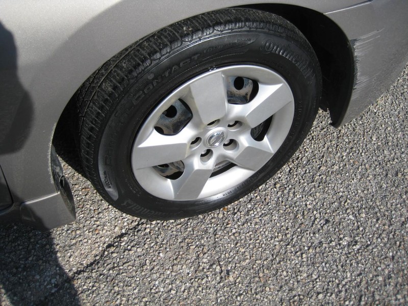 Nissan Altima Vehicle Full-screen Gallery Image 10