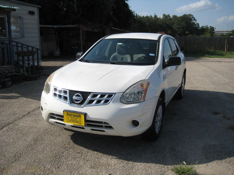 Nissan Rogue Vehicle Full-screen Gallery Image 07
