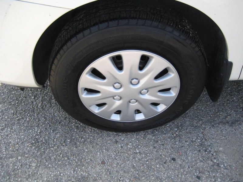 Nissan Rogue Vehicle Full-screen Gallery Image 08