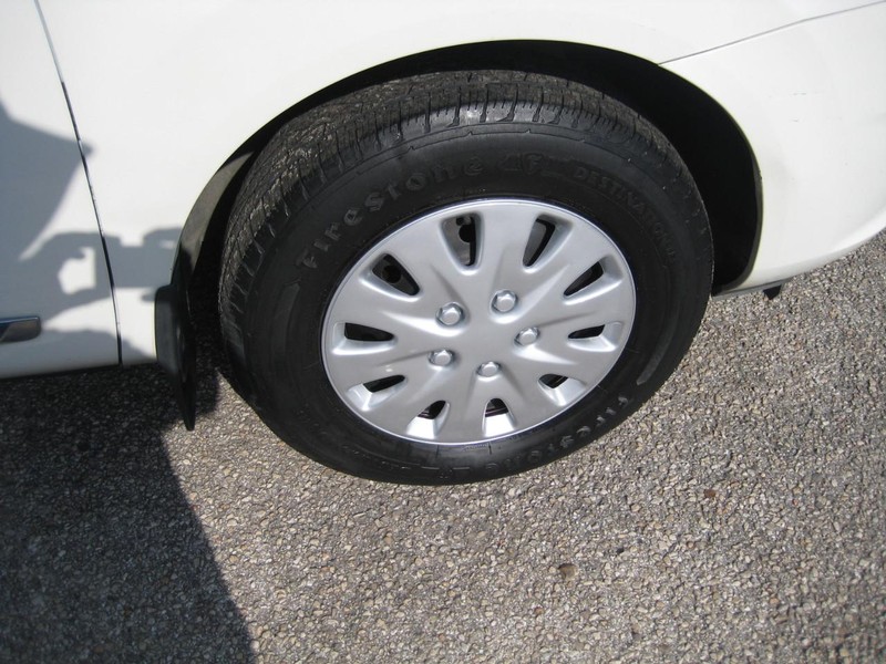 Nissan Rogue Vehicle Full-screen Gallery Image 11