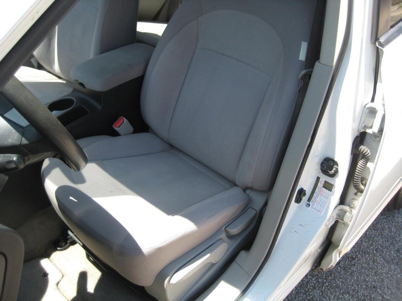 Nissan Rogue Vehicle Full-screen Gallery Image 13
