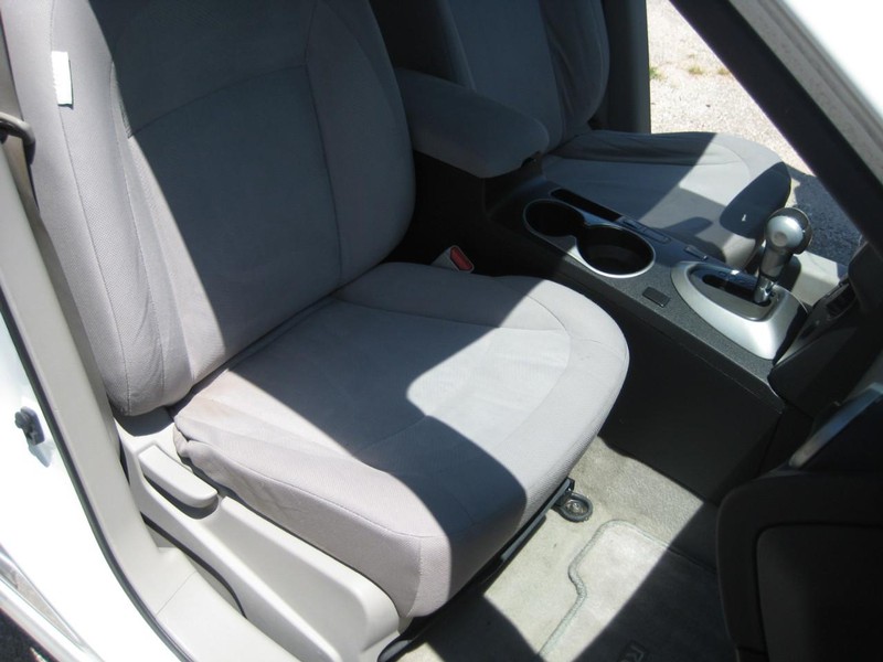 Nissan Rogue Vehicle Full-screen Gallery Image 15