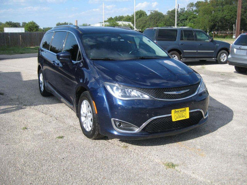 Chrysler Pacifica Vehicle Full-screen Gallery Image 06