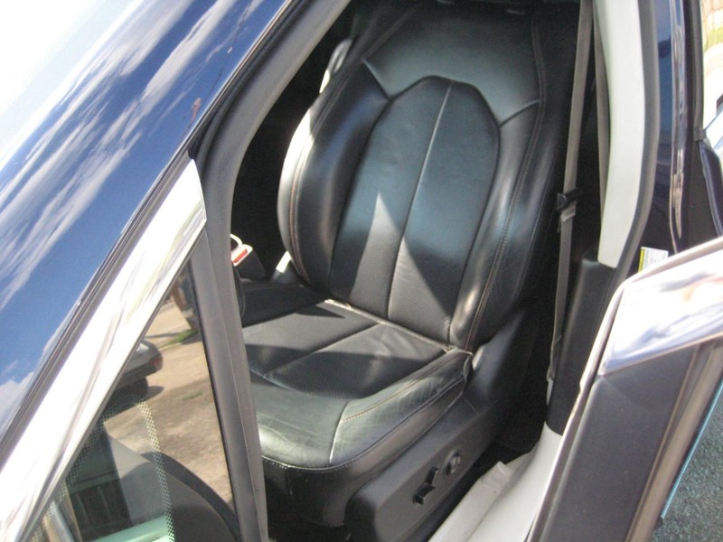Chrysler Pacifica Vehicle Full-screen Gallery Image 15