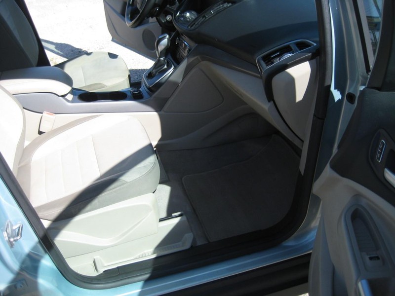 Ford C-Max Hybrid Vehicle Image 10