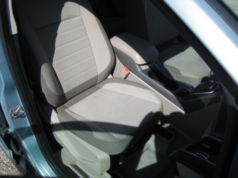 Ford C-Max Hybrid Vehicle Image 11