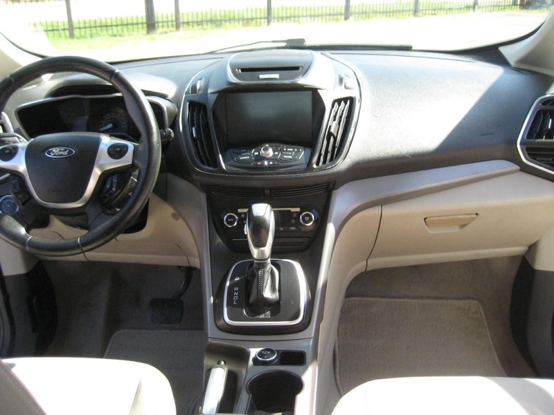 Ford C-Max Hybrid Vehicle Image 12