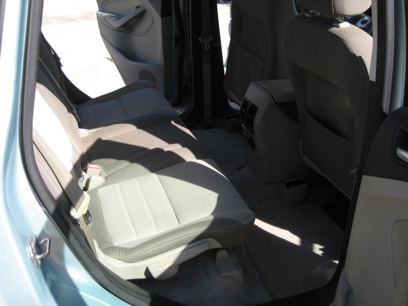 Ford C-Max Hybrid Vehicle Image 15