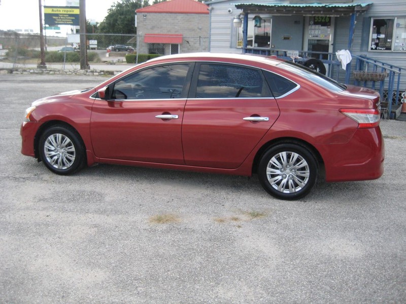 Nissan Sentra Vehicle Full-screen Gallery Image 02