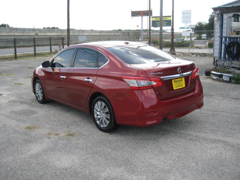Nissan Sentra Vehicle Full-screen Gallery Image 03