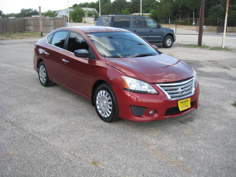 Nissan Sentra Vehicle Full-screen Gallery Image 06