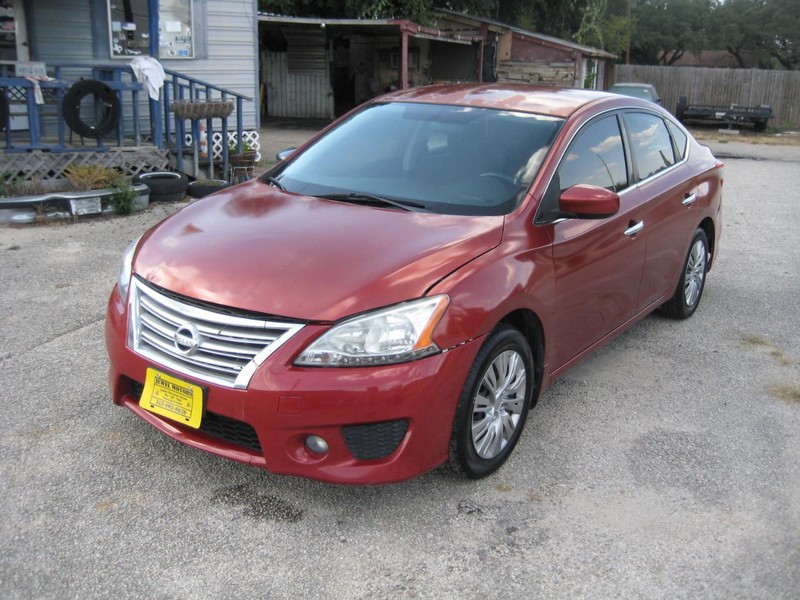 Nissan Sentra Vehicle Full-screen Gallery Image 07