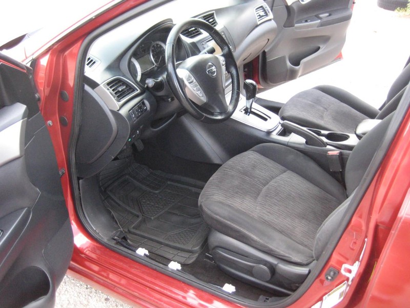 Nissan Sentra Vehicle Full-screen Gallery Image 14