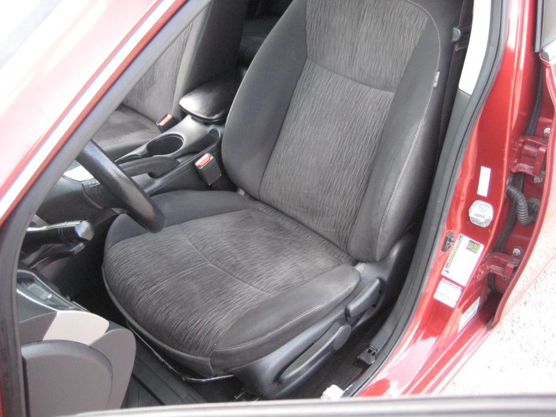 Nissan Sentra Vehicle Full-screen Gallery Image 15