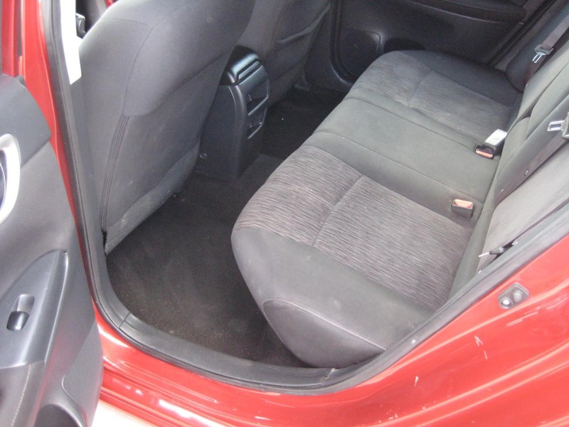 Nissan Sentra Vehicle Full-screen Gallery Image 16
